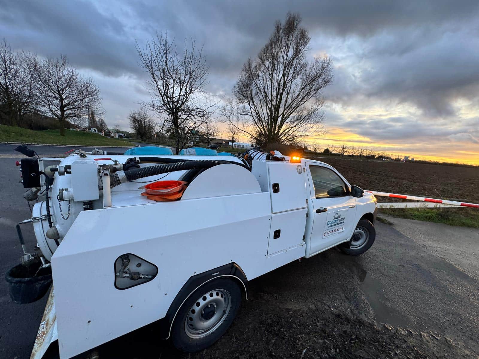 Camion hydrocureur Control Cana en intervention au Raincy pour curage haute pression et débouchage de canalisation